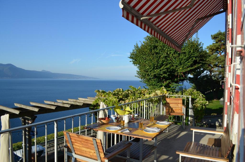 Domaine Du Burignon Hotel Saint-Saphorin Szoba fotó